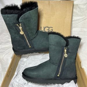 New UGG Bailey zip short boots